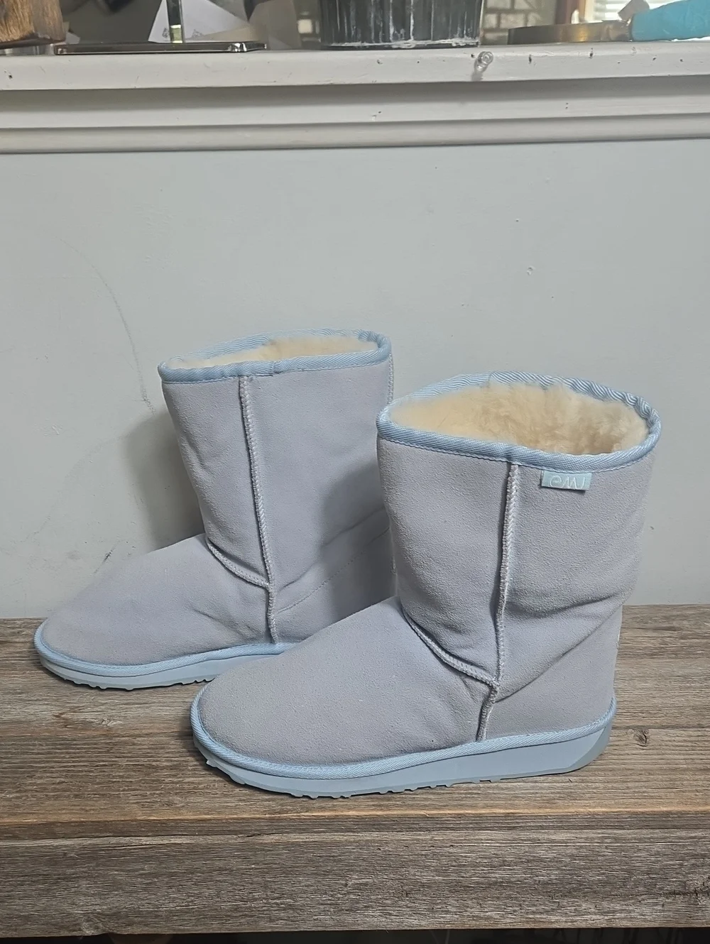 Emu short boot